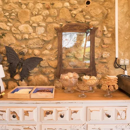 Can Patiras Bed and breakfast